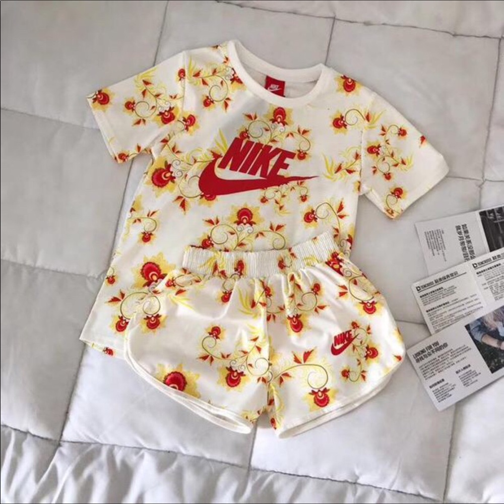 Floral Nike Set - Picture 1 of 1